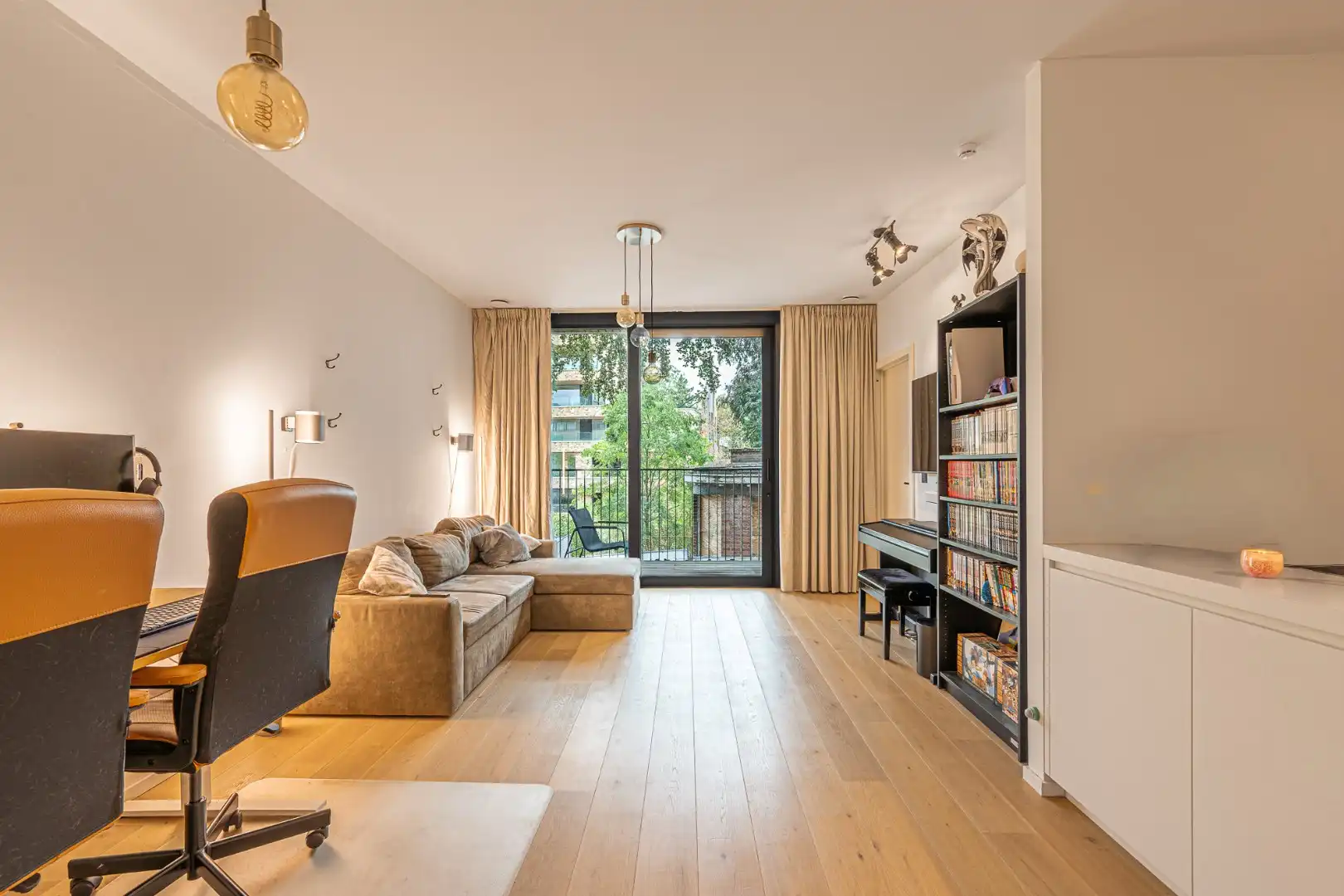 Recent, instapklaar appartement met overdekte staanplaats aan de Broeltorens in Kortrijk foto 9