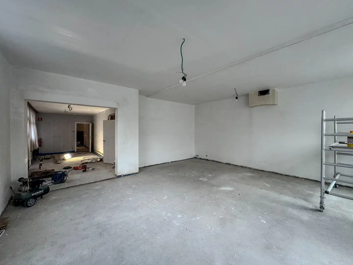 Handelsruimte (100m²) op commerciële toplocatie. foto 4