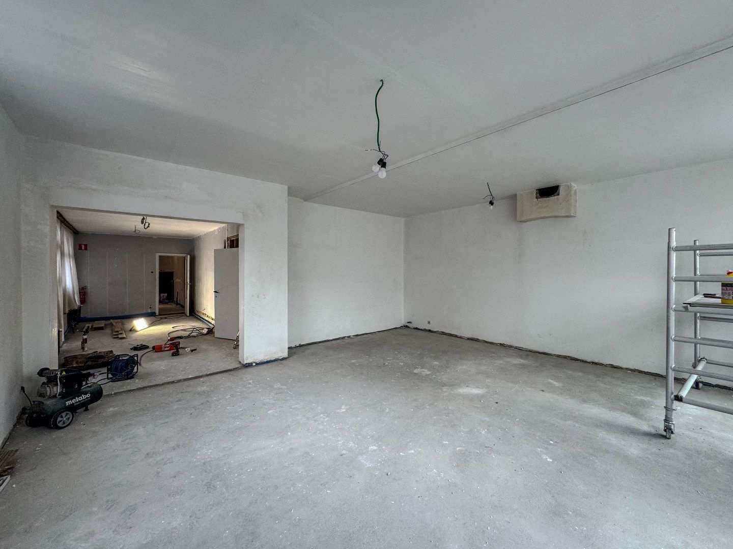 Handelsruimte (100m²) op commerciële toplocatie. foto 4