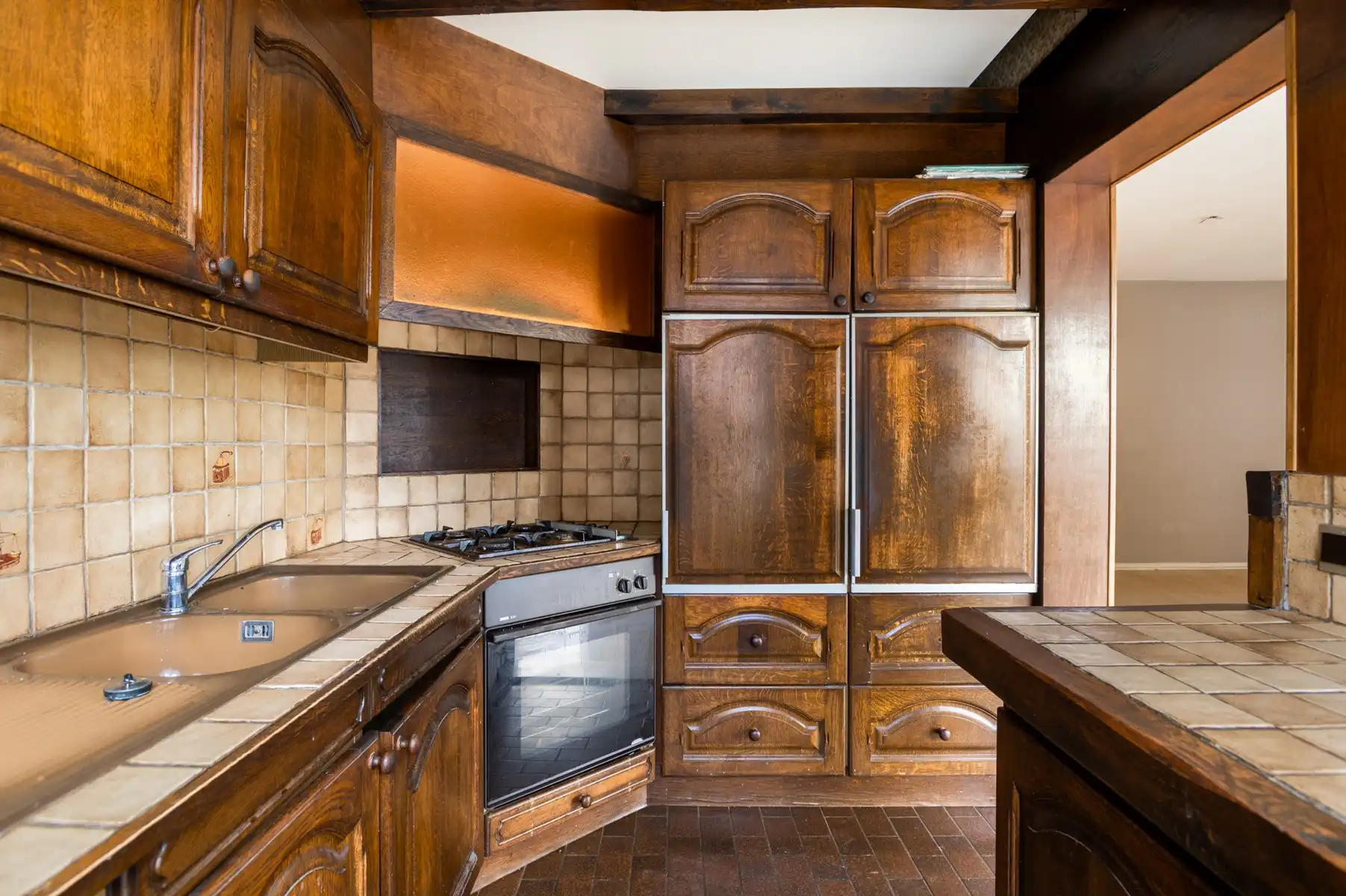 Goed gelegen 3-slaapkamerappartement met garage foto 8
