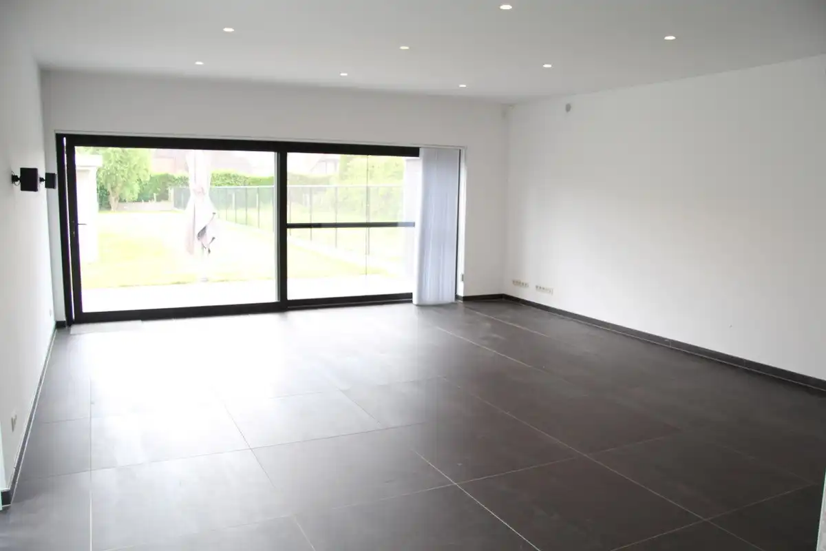 Moderne en ruime woning met 3 slk, terras en tuin  foto 7