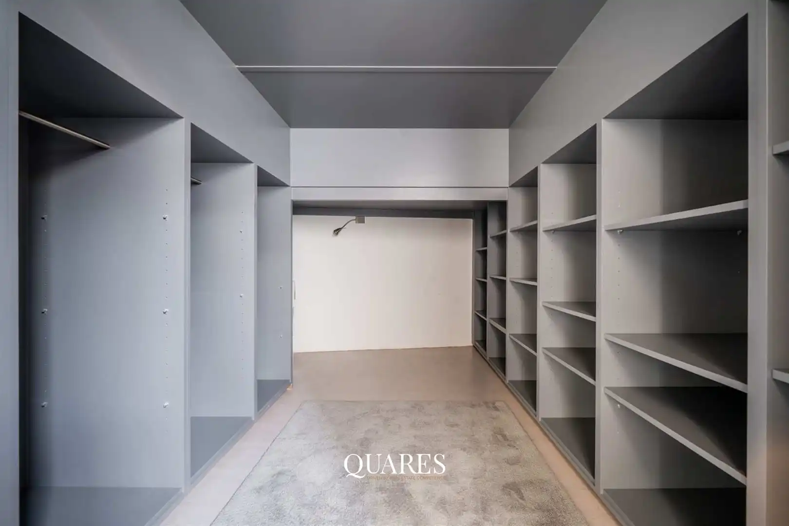 Instapklaar app. met terras in historisch centrum foto 12