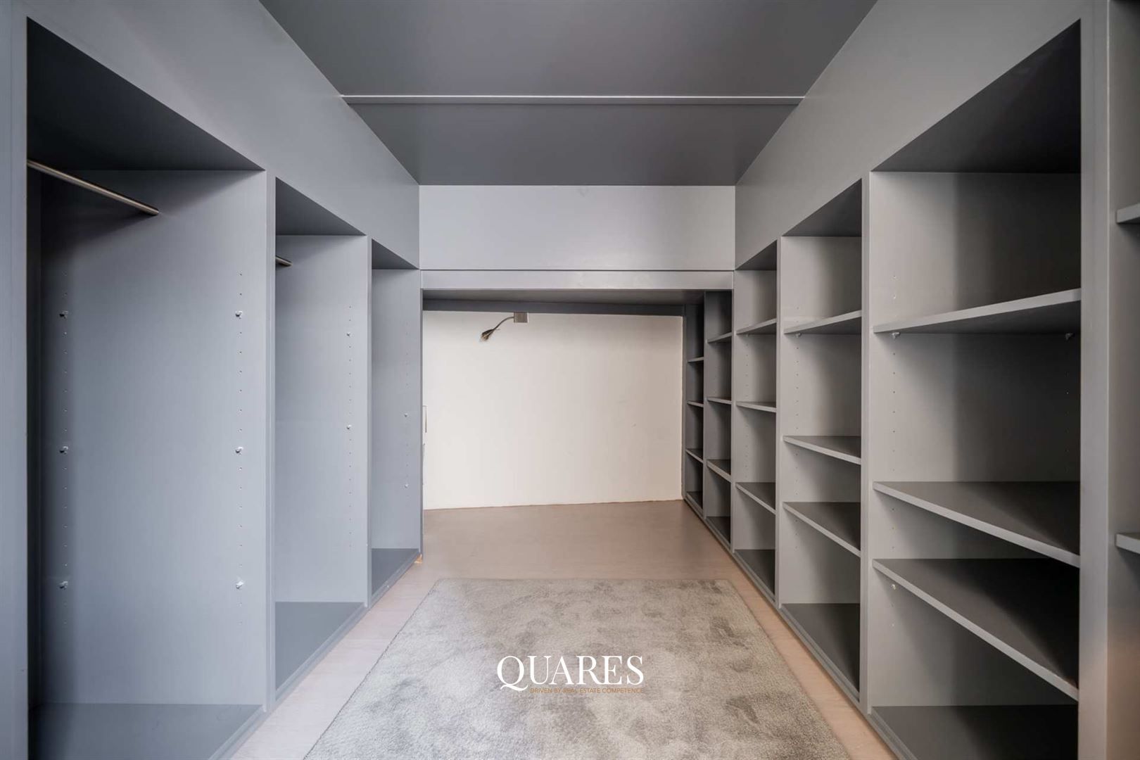 Instapklaar app. met terras in historisch centrum foto 12