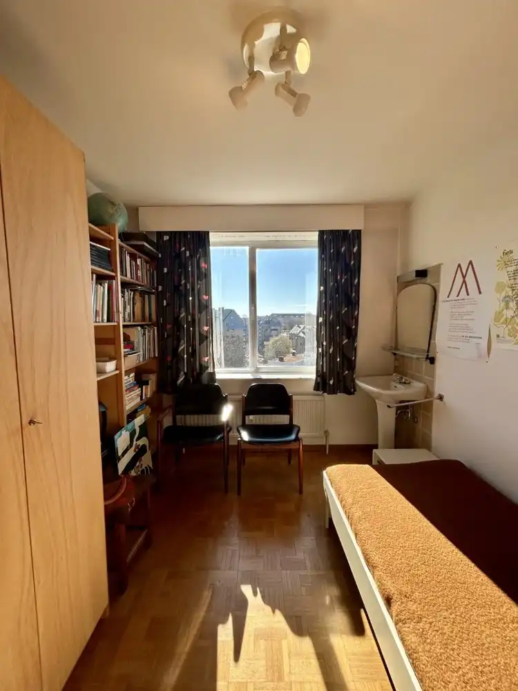 Ruim 3-kamerappartement met garagebox en autostaanplaats foto 15