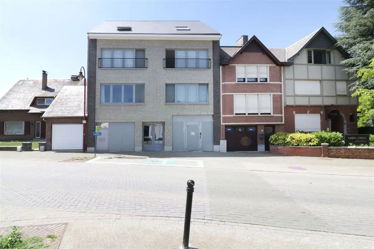 Opbrengsteigendom (handel & 4 app) op toplocatie foto 120