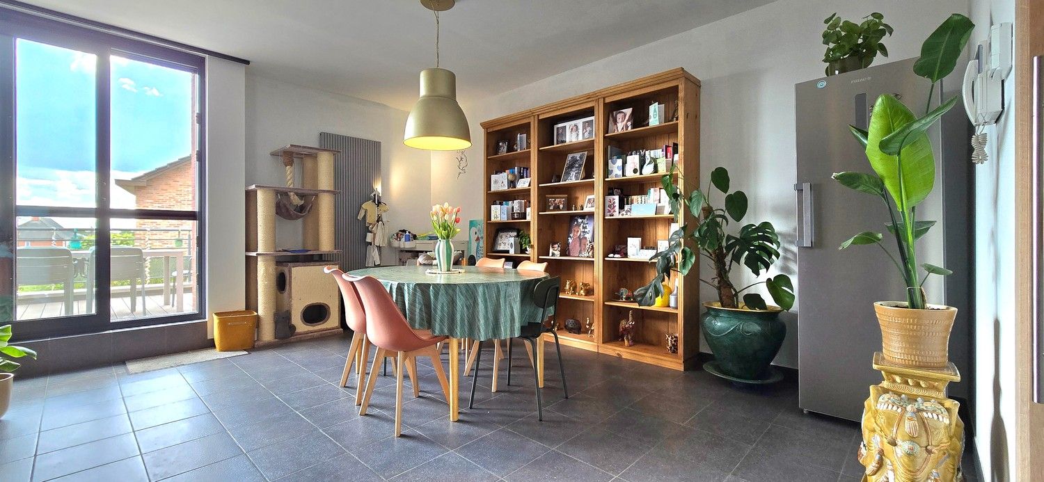 TE KOOP: Instapklaar appartement met 3 slaapkamers, dubbele garage en 2 terrassen foto 4