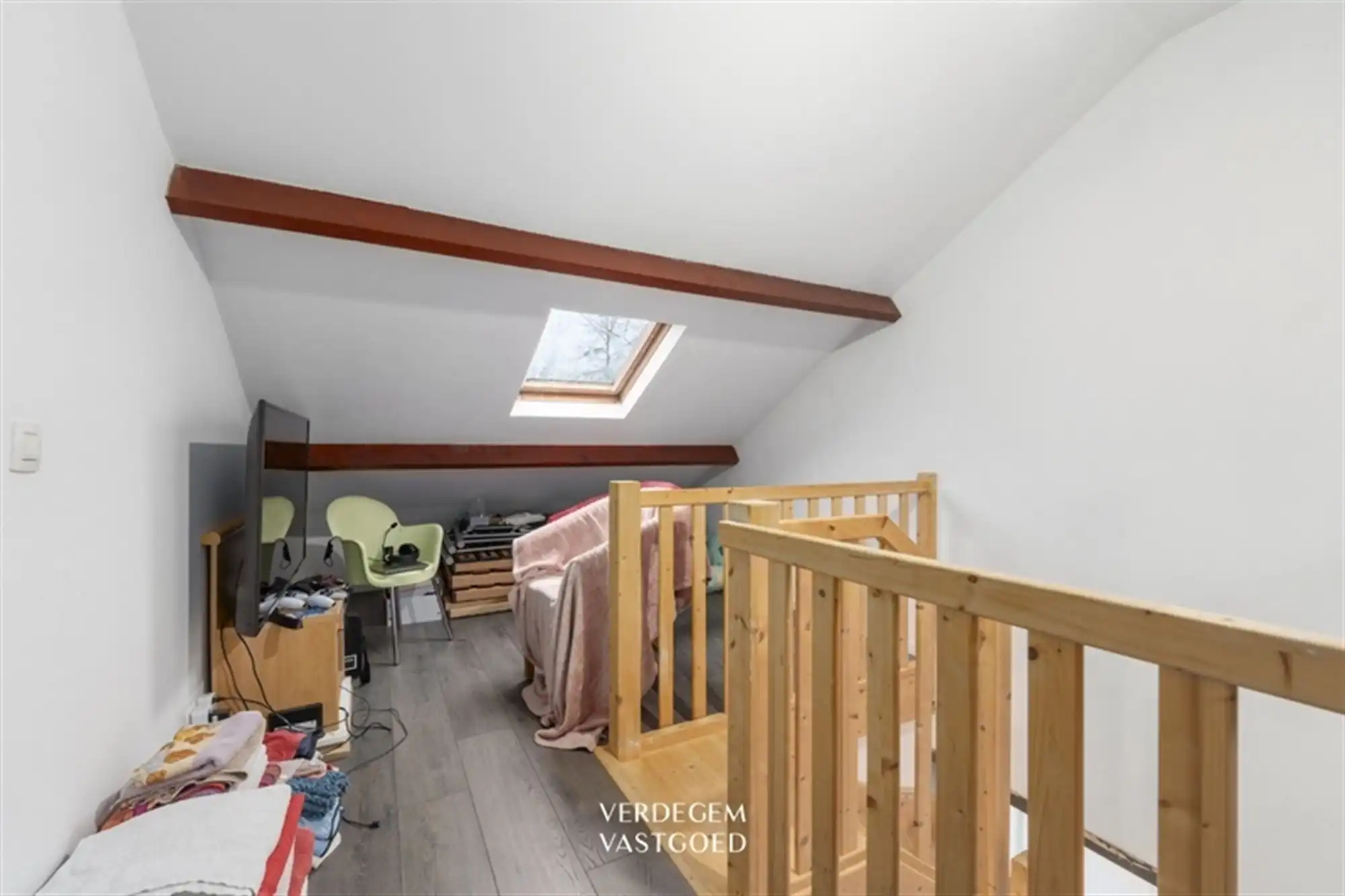 Ruime woning met 5 slaapkamers, zuidwestgerichte tuin en inpandige garage met oprit in een rustige straat foto 16