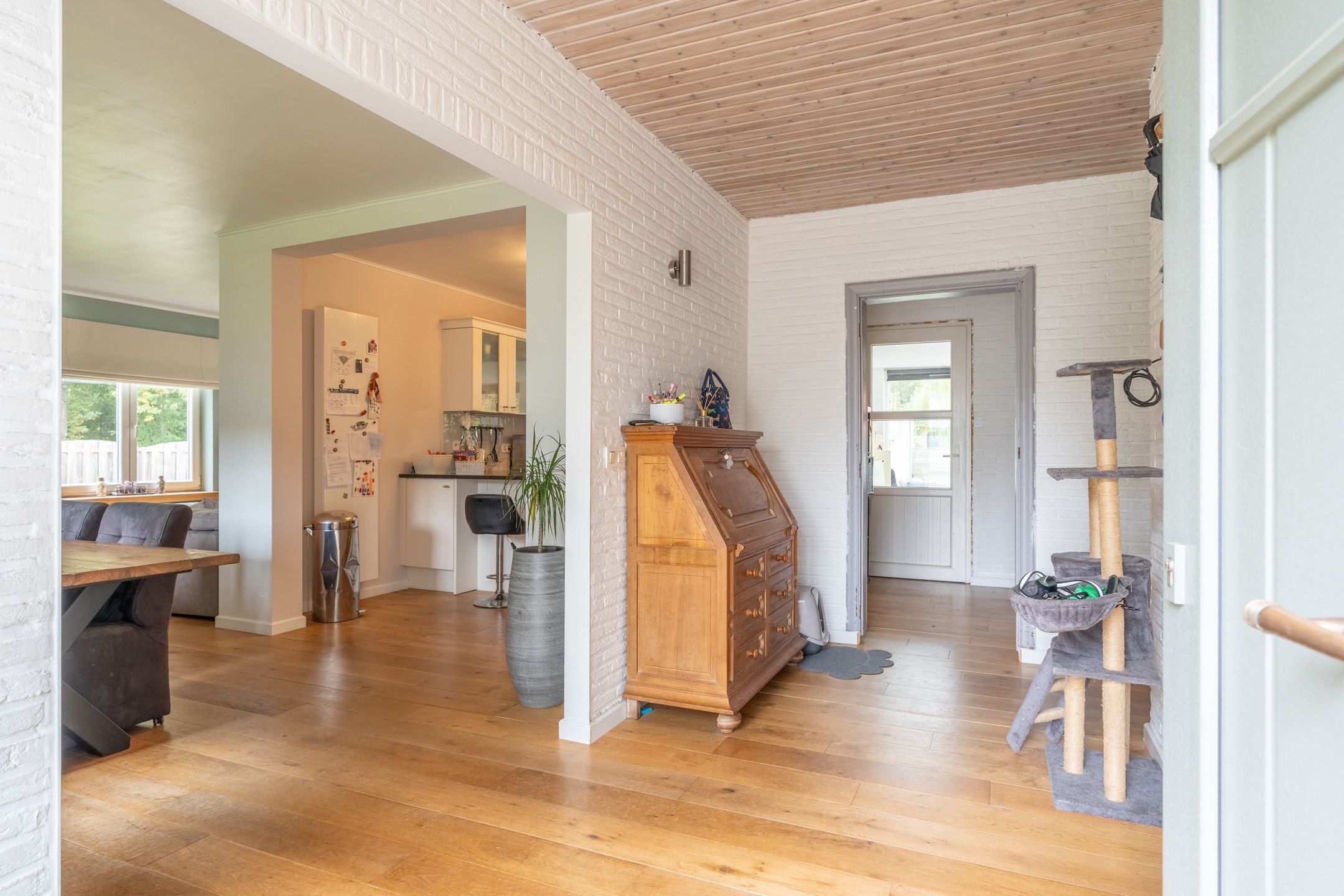Ruime villa met 5/6 slpks op een perceel van 1.765 m²  foto 3