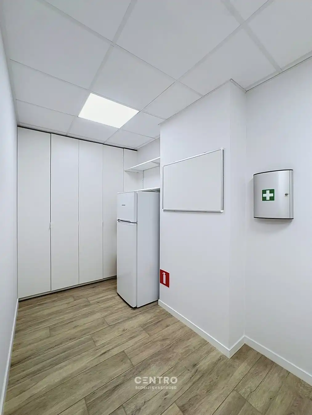 Prachtig afgewerkte kantoorruimte op interessante ligging! foto 23