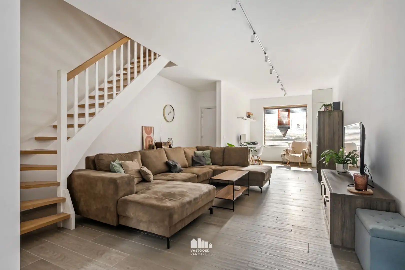 Volledig gerenoveerde woning met 5 slaapkamers, zonnige tuin en garage foto 8