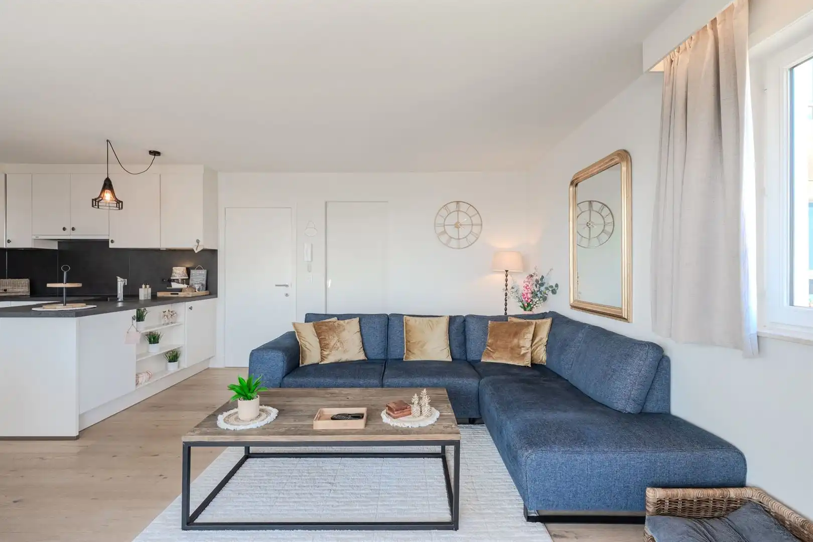 Uniek afgewerkt appartement zongericht in perfecte staat foto 7