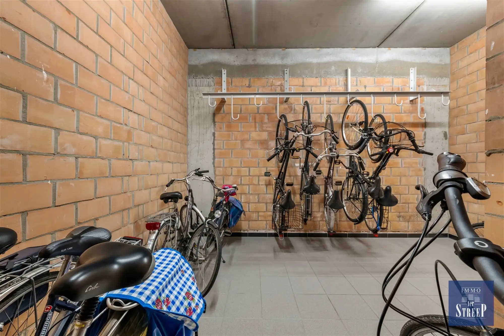 Ruim lichtrijk appartement met 3 slaapkamers en terras foto 18