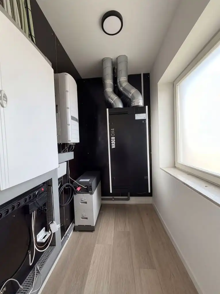 Luxe appartement voorzien van 4 slaapkamers, ruim terras, afgesloten garagebox en 2 autostaanplaatsen gelegen nabij het centrum van Maaseik. foto 17