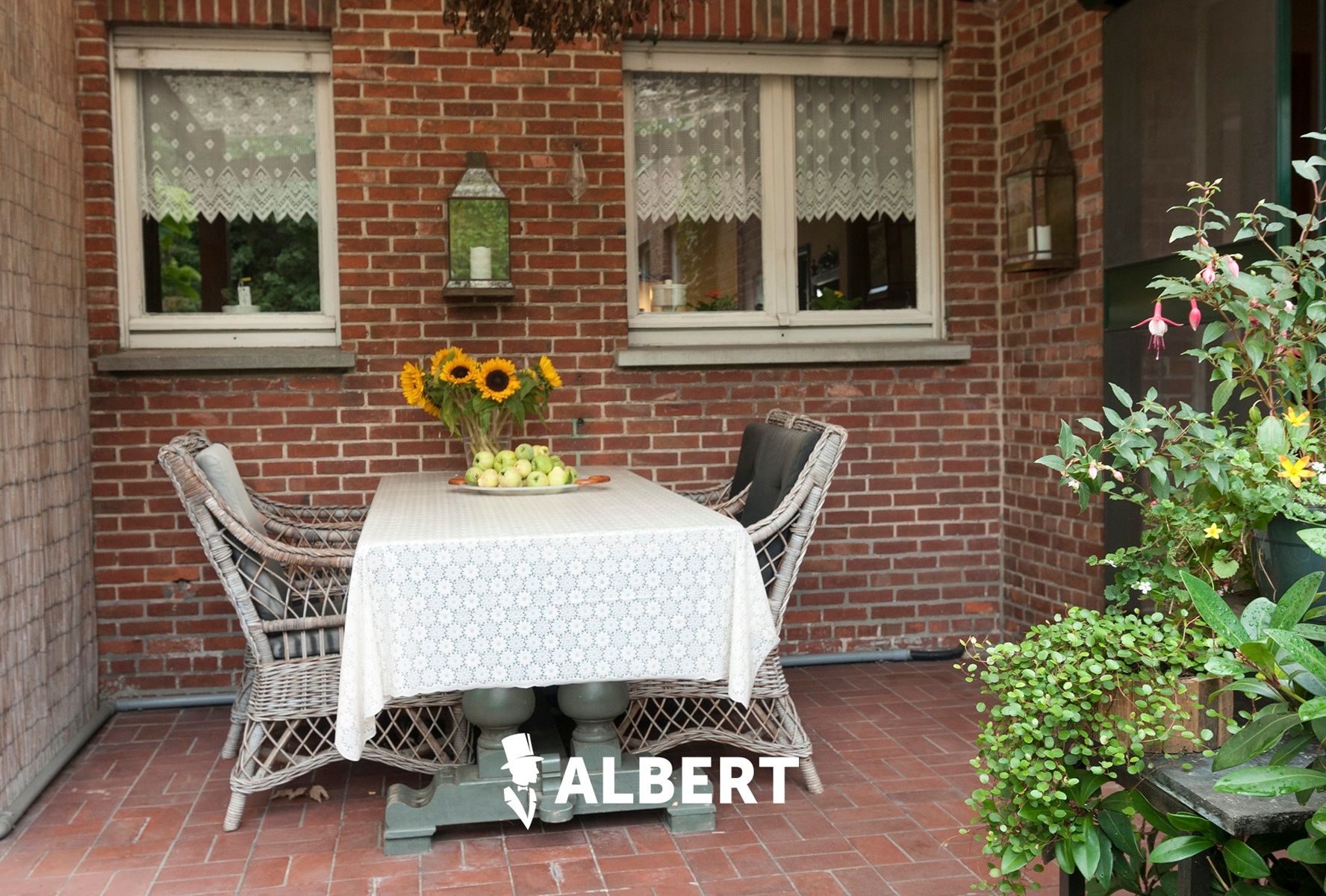 Gunstig gelegen, ruime, tijdloze woning op prachtig perceel! foto 30