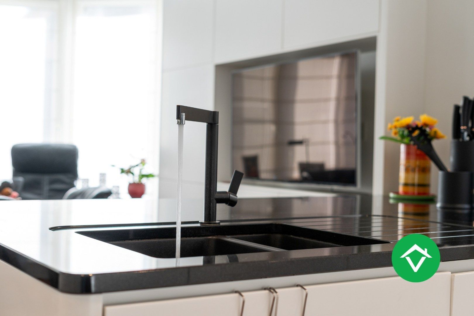 Instapklaar bemeubeld hoekappartement met 2 slaapkamers te koop in Oostende foto 13