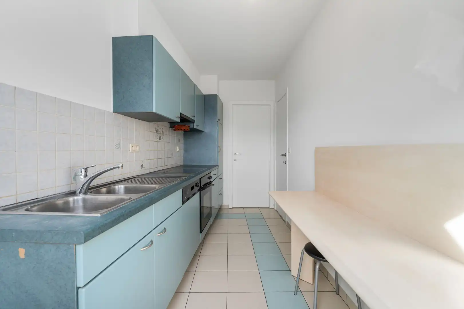 Instapklaar appartement met garagebox aan de markt van Olsene foto 10