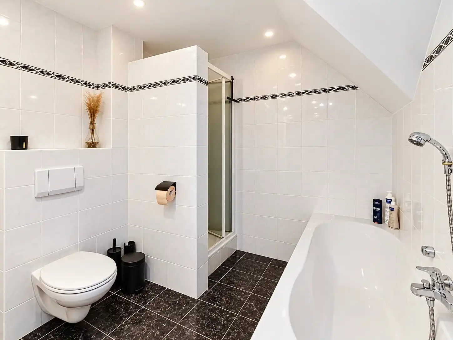 Instapklare woning met 4 slaapkamers op een mooi perceel. foto 26