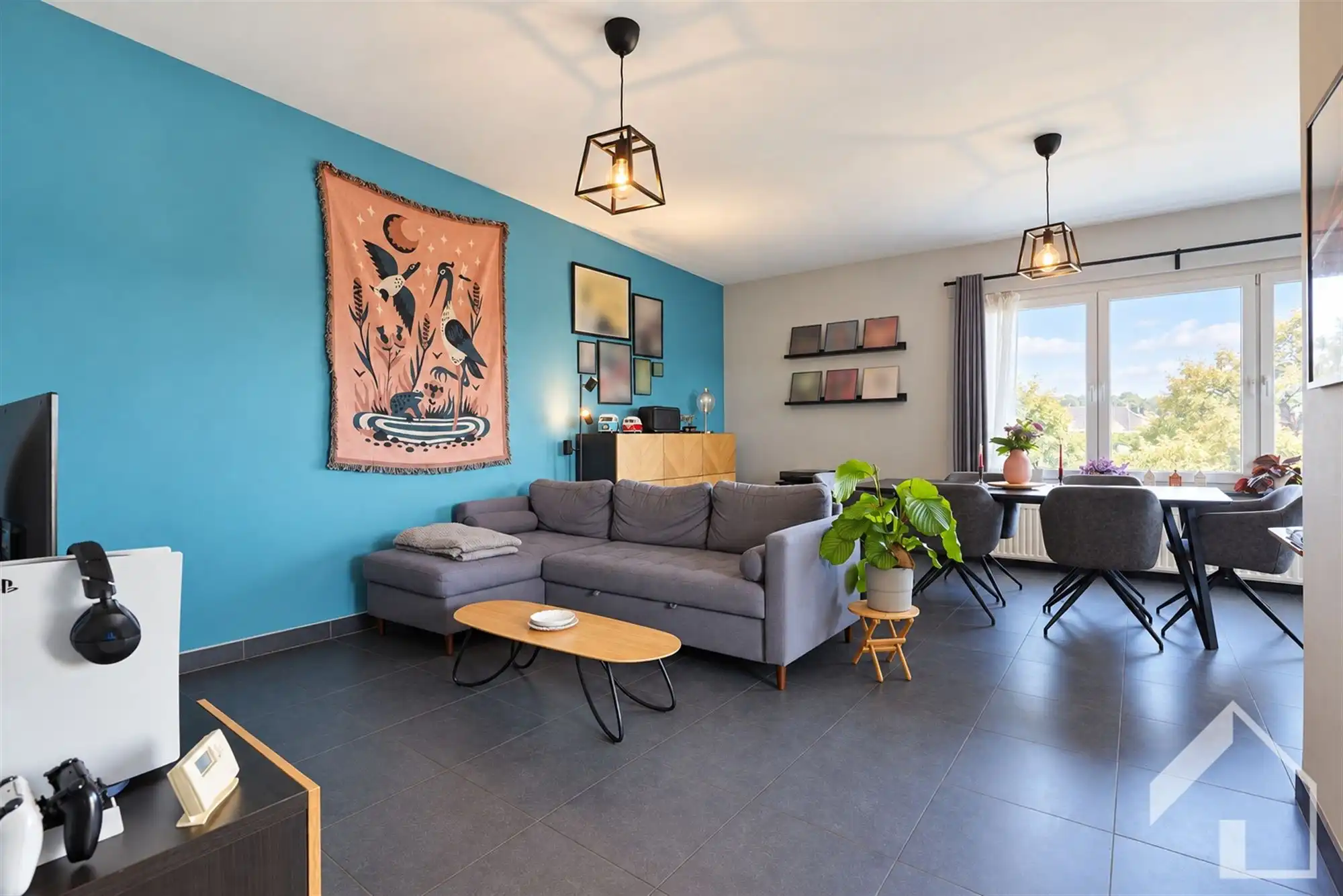 Lichtrijk hoekappartement met 2 slaapkamers, terras en garage met oprit foto 3