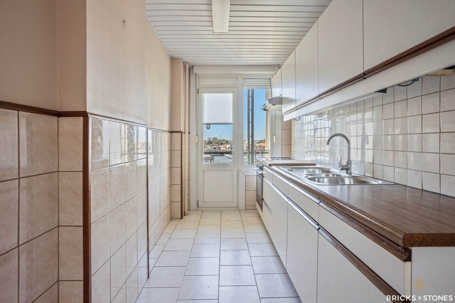 Ruim 3-slaapkamer appartement met terras en panoramisch zicht foto 7