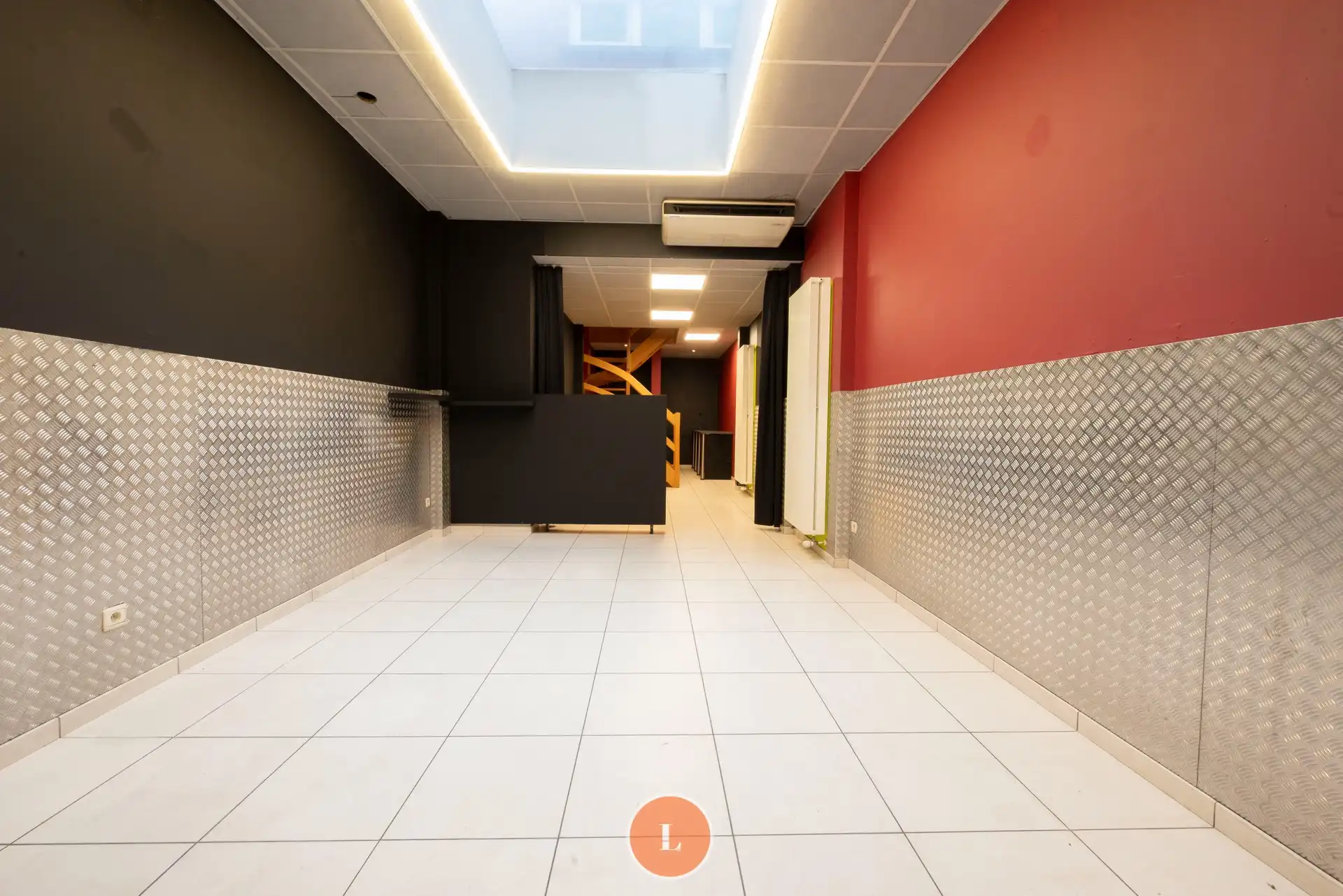 Centraal gelegen handelspand voor gemengd gebruik foto 2