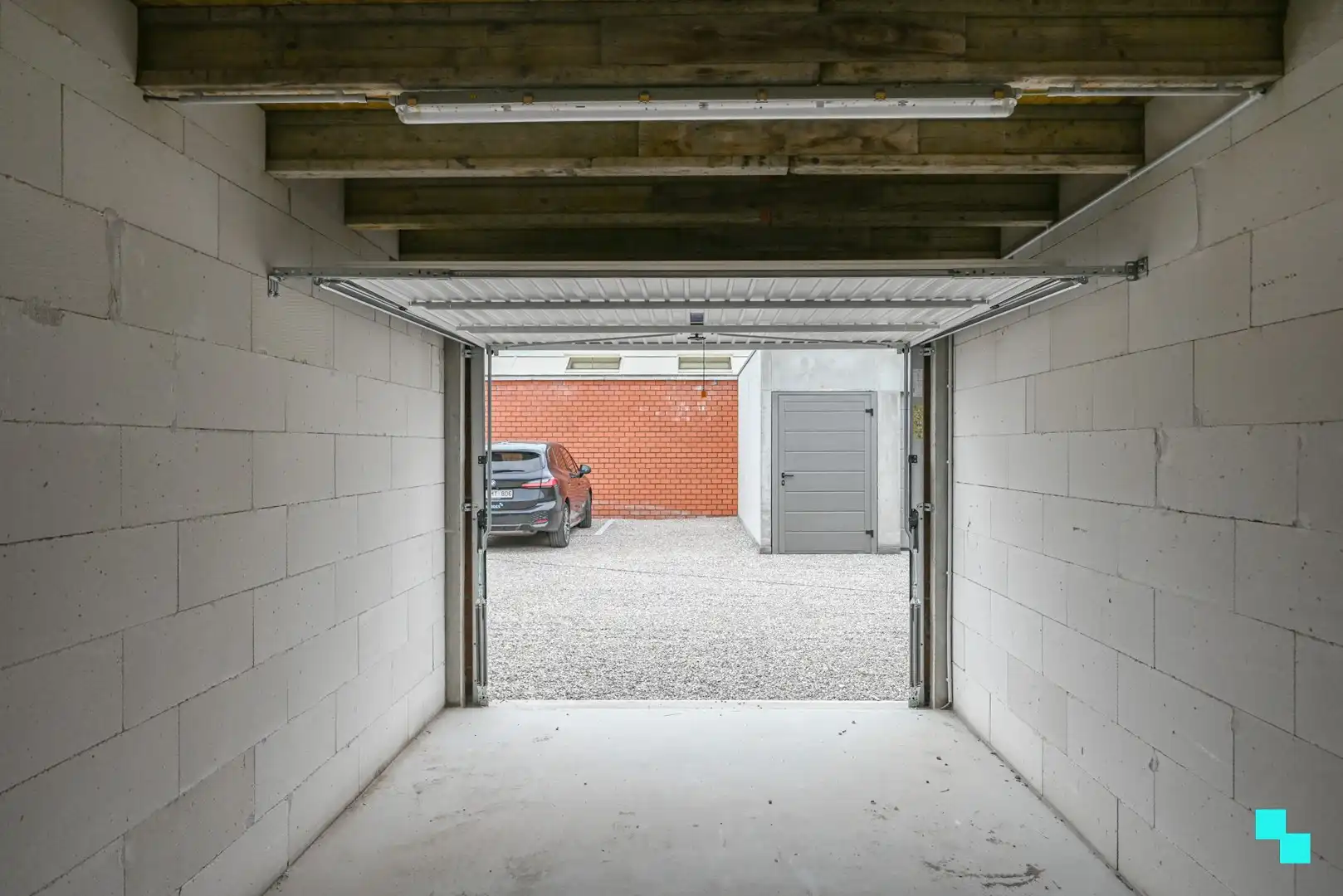 Garageboxen op centrale ligging in Izegem foto 3