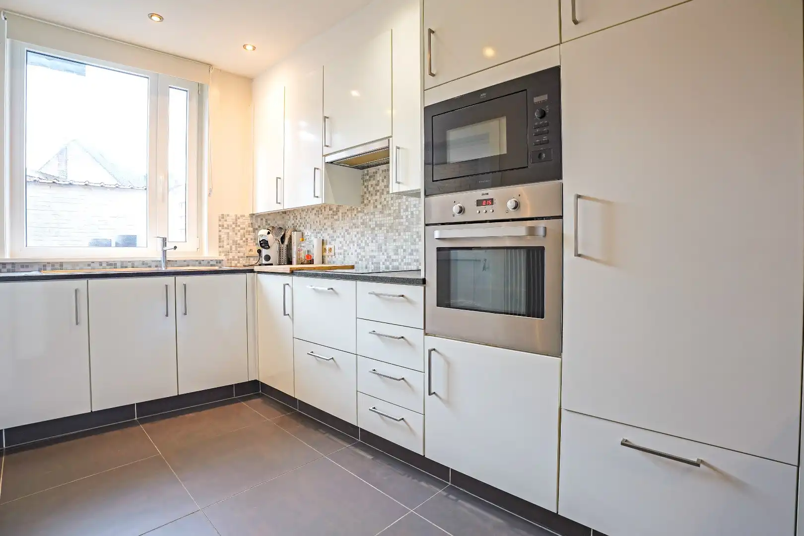 Charmante rijwoning met 3 slaapkamers te centrum Veurne (Petit Paris). foto 5