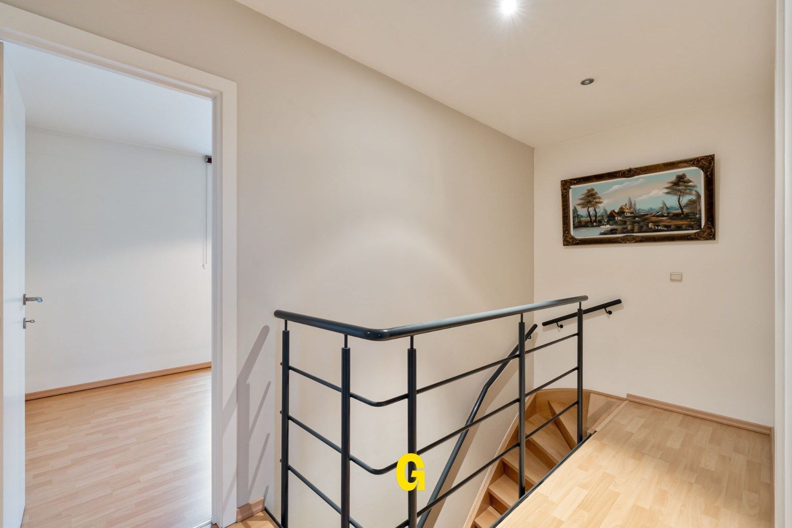 Degelijke instapklare rijwoning met drie slaapkamers, inpandige garage en tuin met terras vlakbij het centrum van Bilzen foto 18