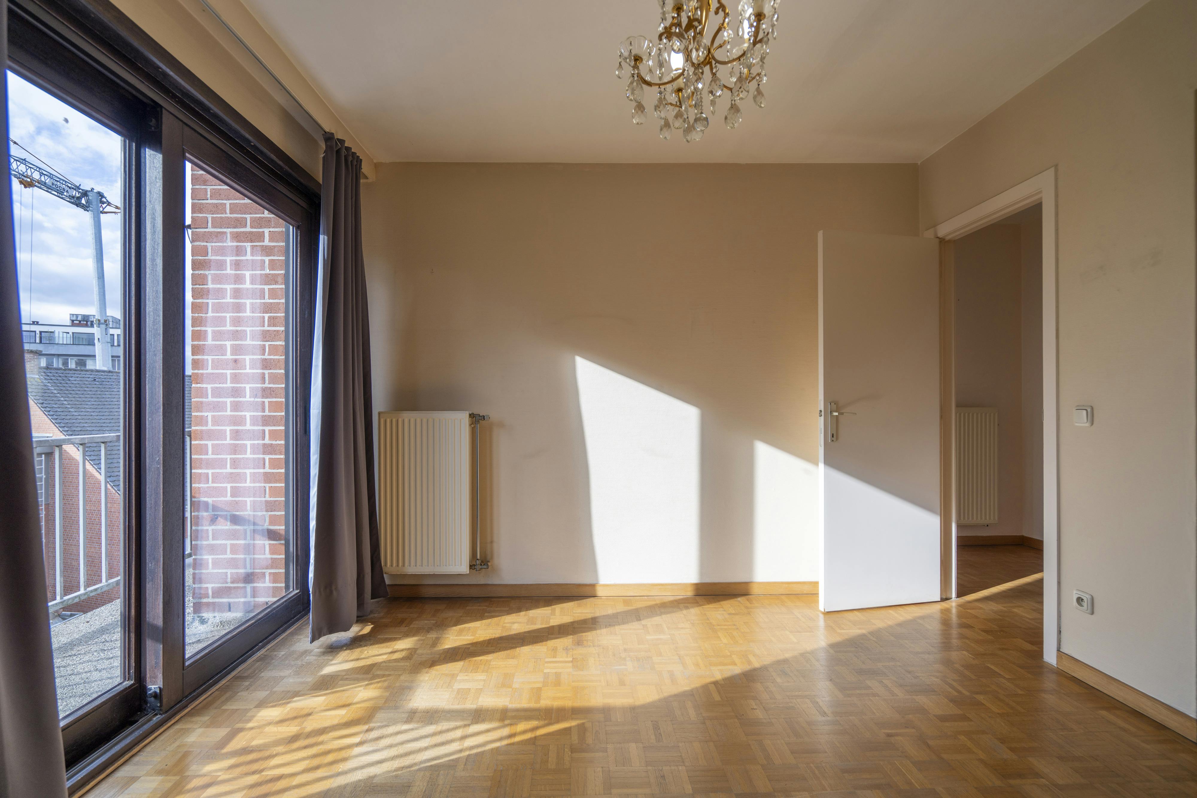 Te koop: lichtrijk 2-slaapkamerappartement in Kortrijk foto 10