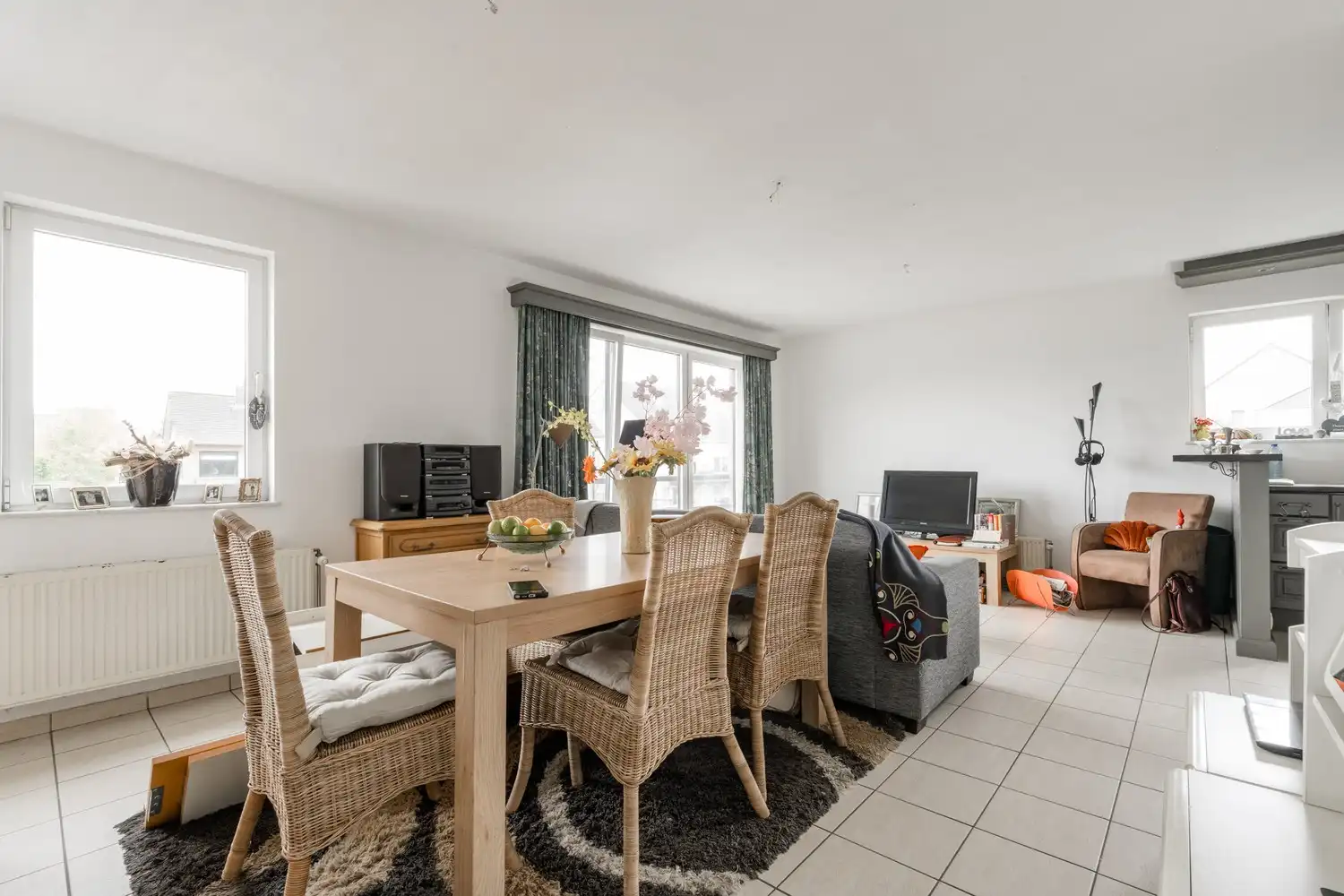 Lichtrijk instapklaar duplexappartement met 2 slaapkamers en ondergrondse parking foto 5