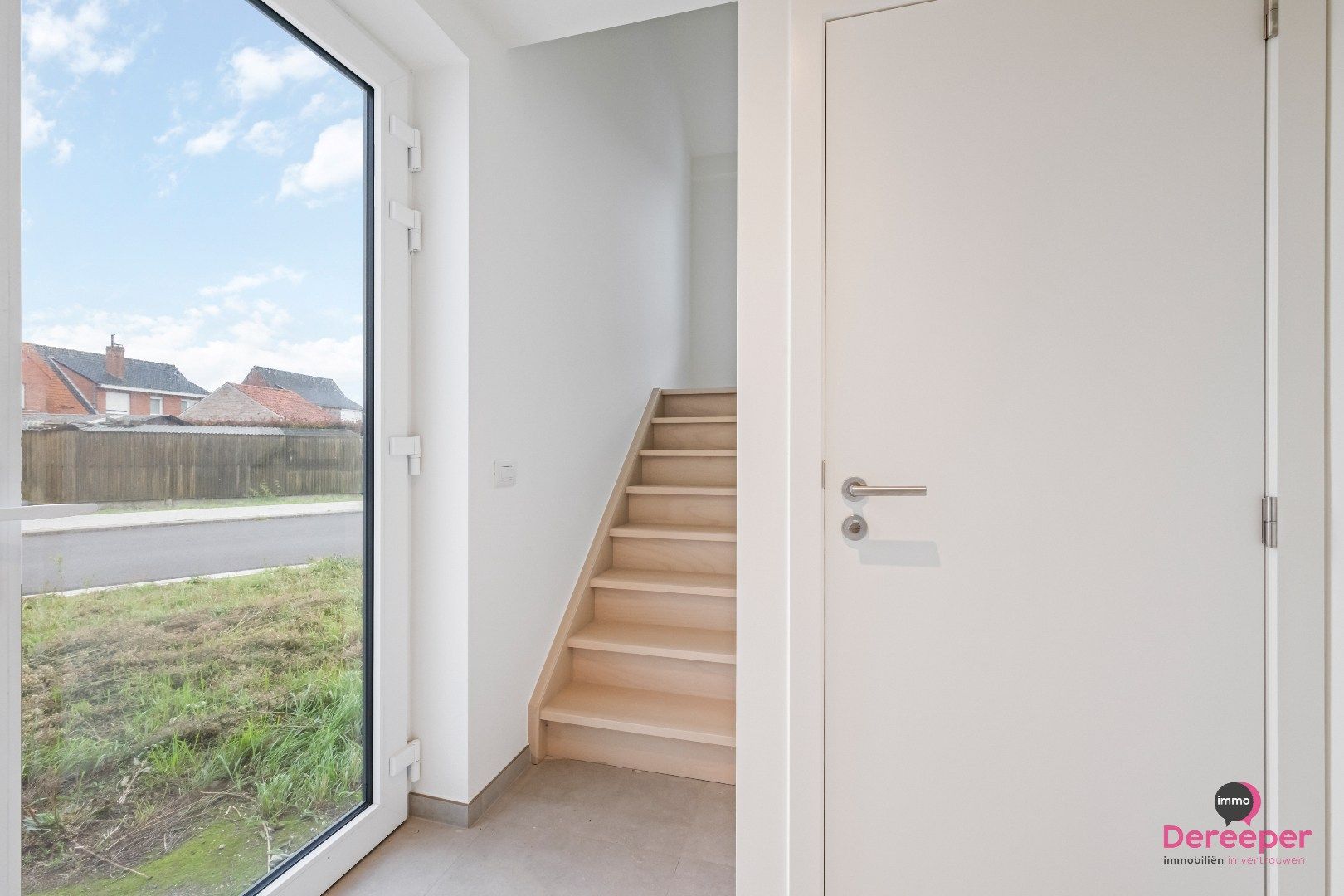 Rustig gelegen halfopen nieuwbouwwoning  foto 6