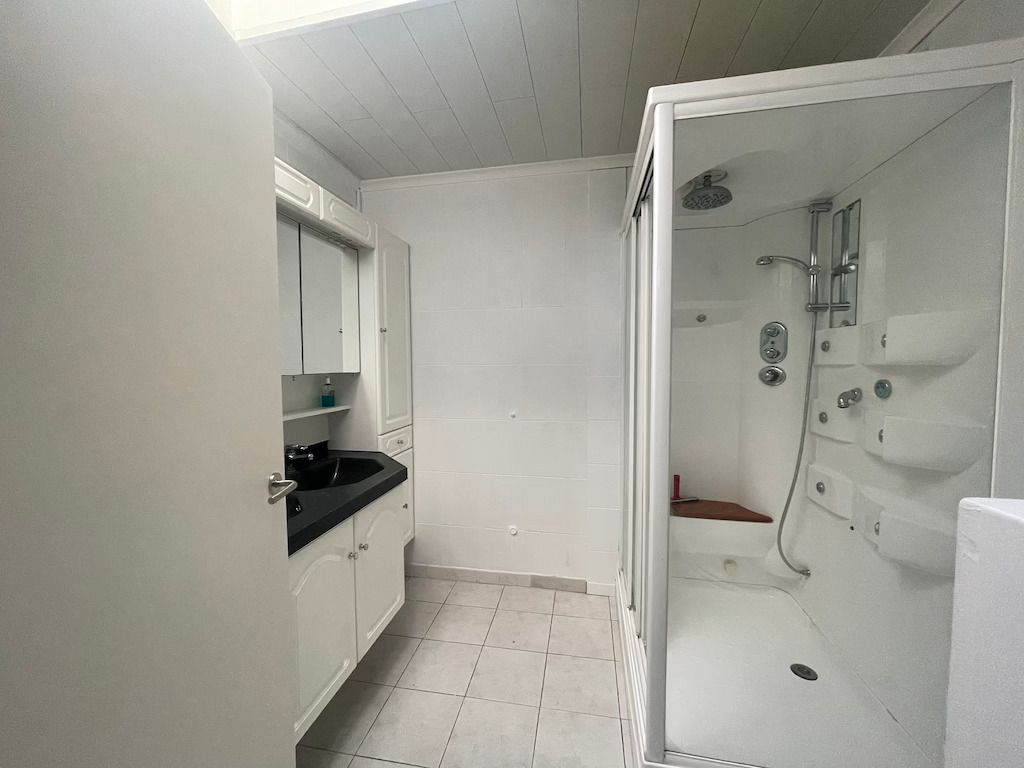 Zeer ruim, opgefrist appartement met 3 slaapkamers én garagebox foto 11