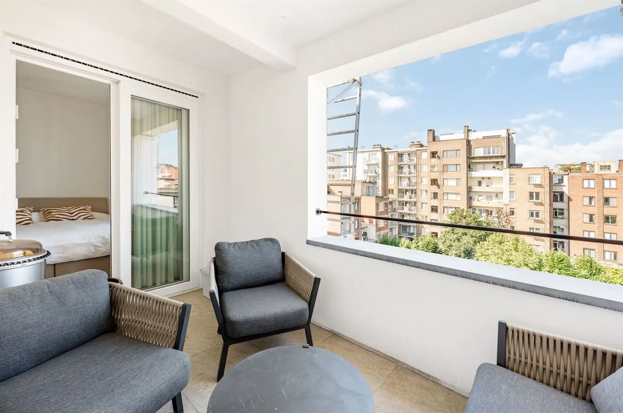 Ruim gemeubeld dakappartement met 3 slk's en terras foto 13