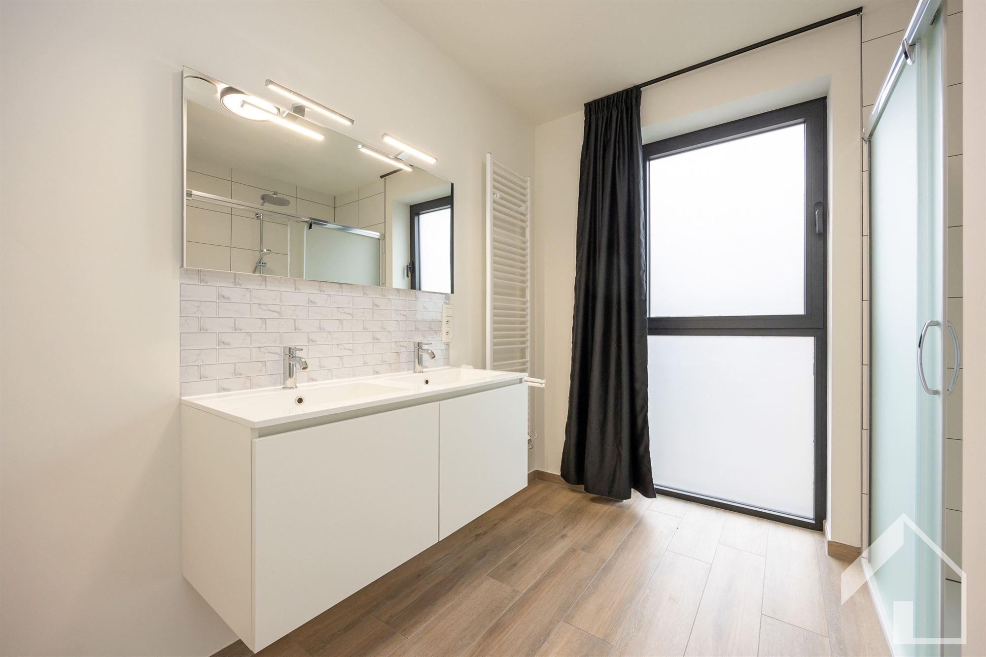 Prachtig en ruim appartement met lift! foto 12