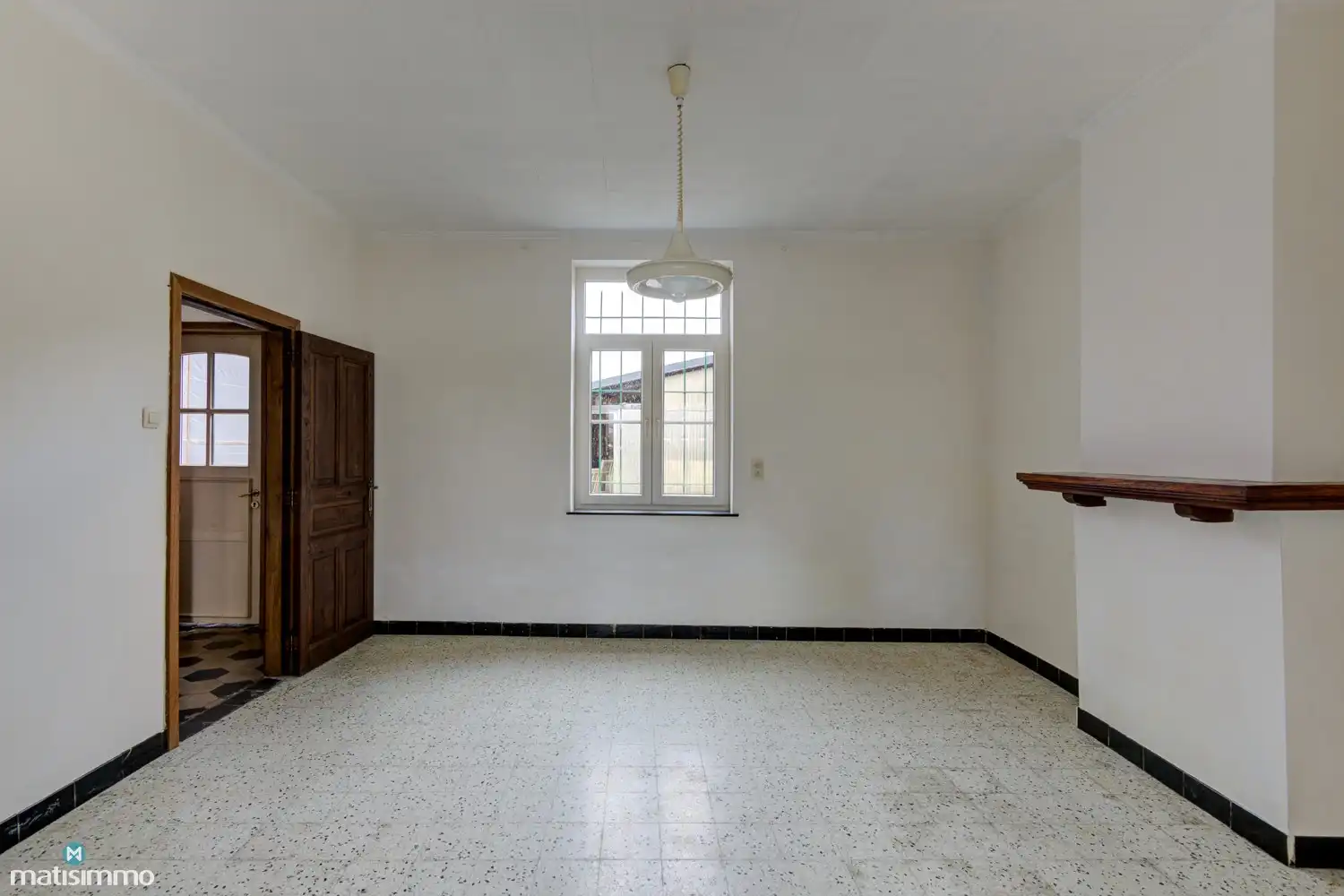 VERDER AF TE WERKEN HOEKWONING MET BINNENKOER EN GARAGE TE MOPERTINGEN foto 8