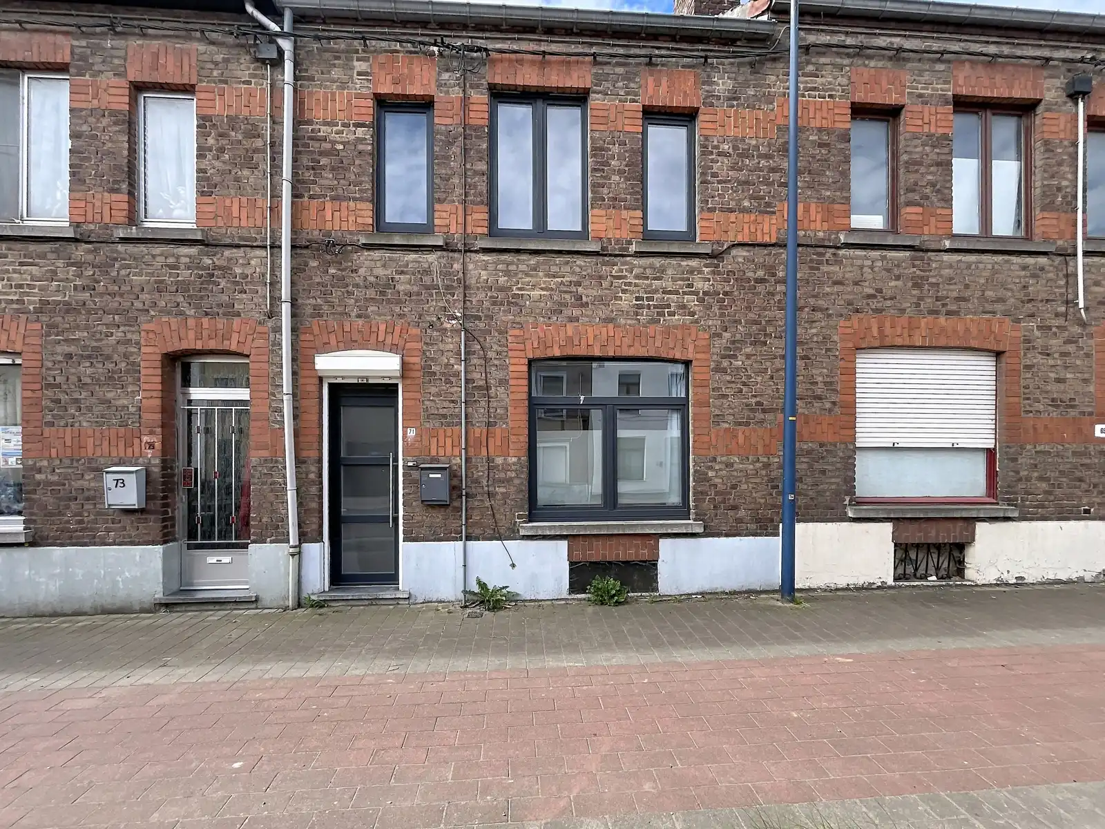 Rijwoning op een goede locatie met 3 slpks  foto {{pictureIndex}}