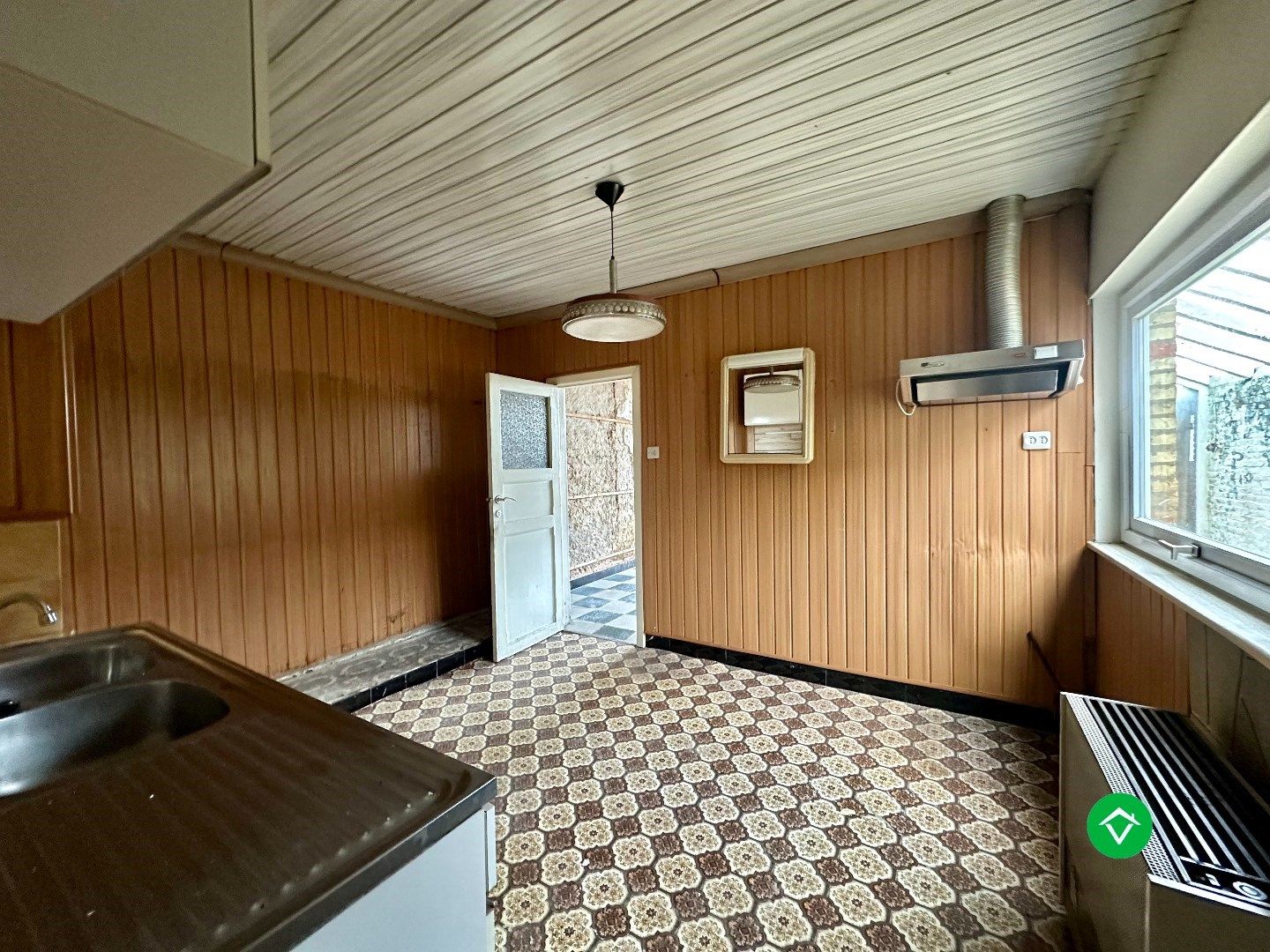 Riante woning met veel potentieel gelegen in Esen, Diksmuide foto 8