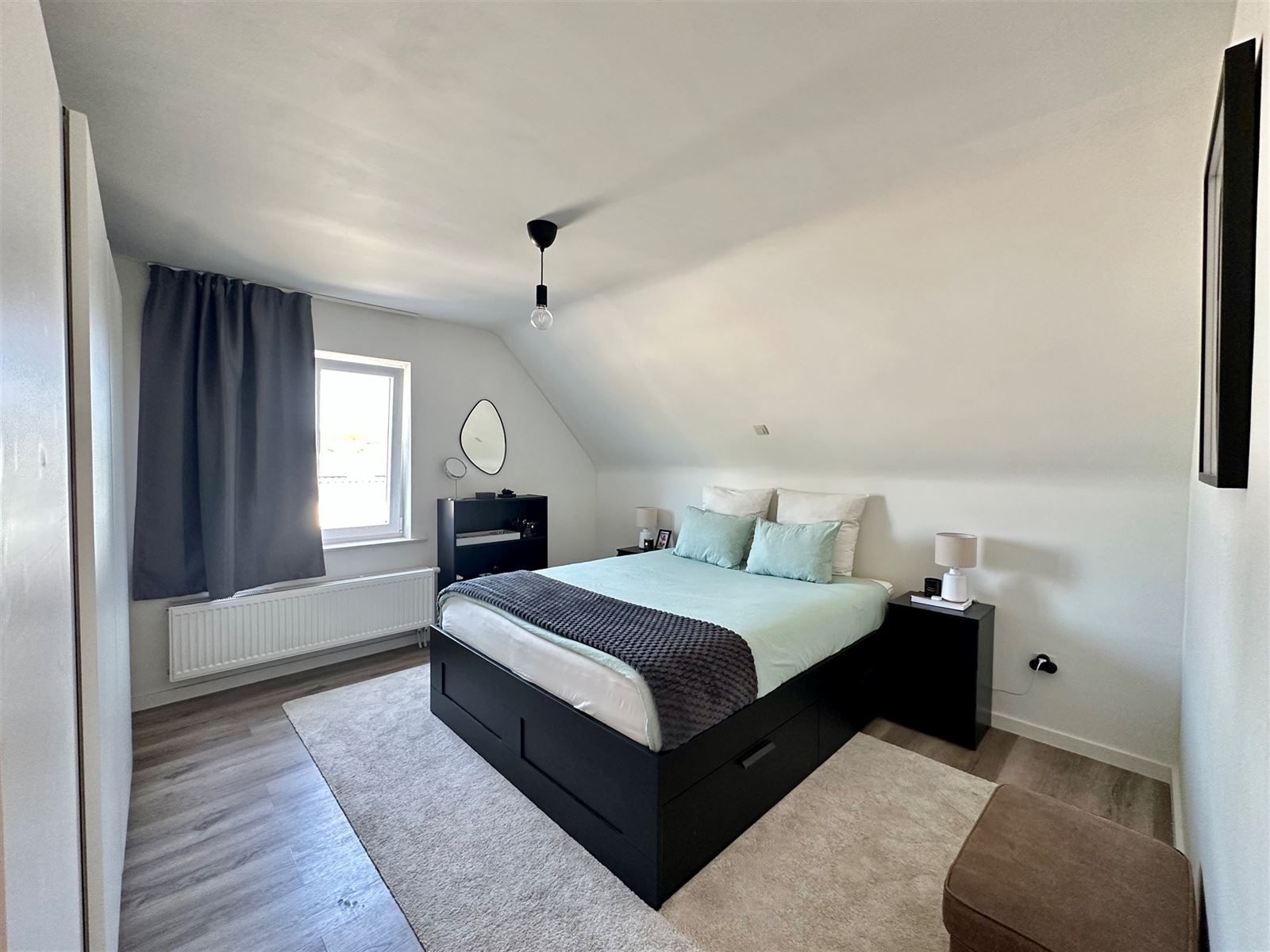 Lichtrijk en volledig gerenoveerd appartement te Oudenhove! foto 5
