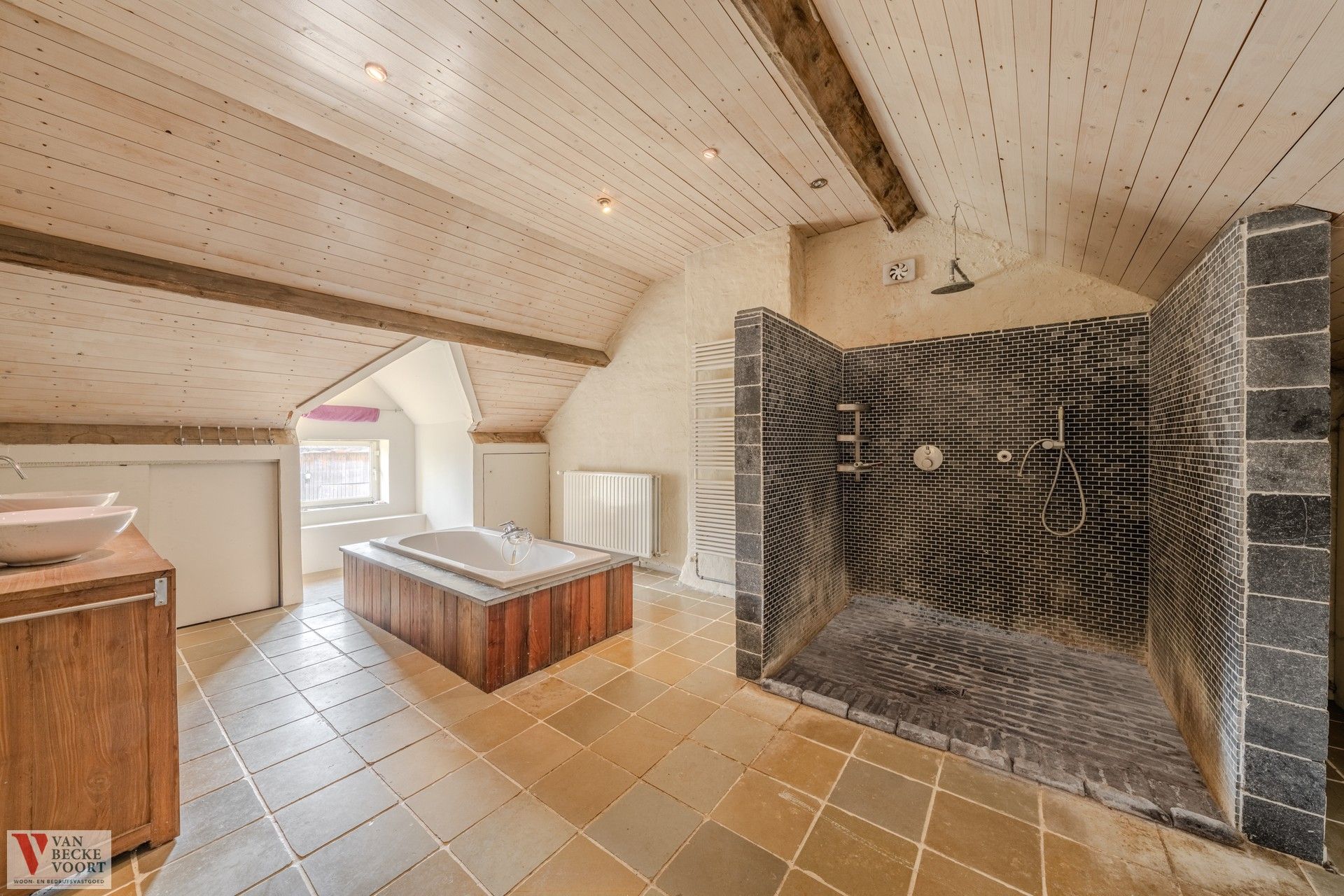 Te renoveren hoeve op 1,6 ha foto 11