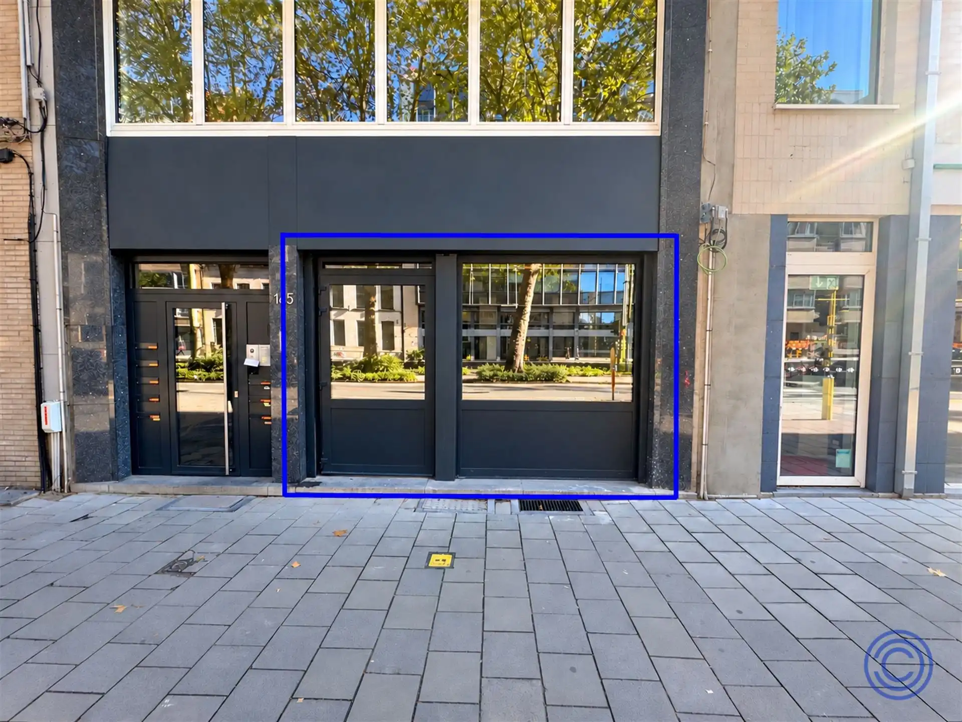 Ruim gerenoveerd handelspand van ca. 180 m² op toplocatie aan de Mechelsesteenweg! foto 10