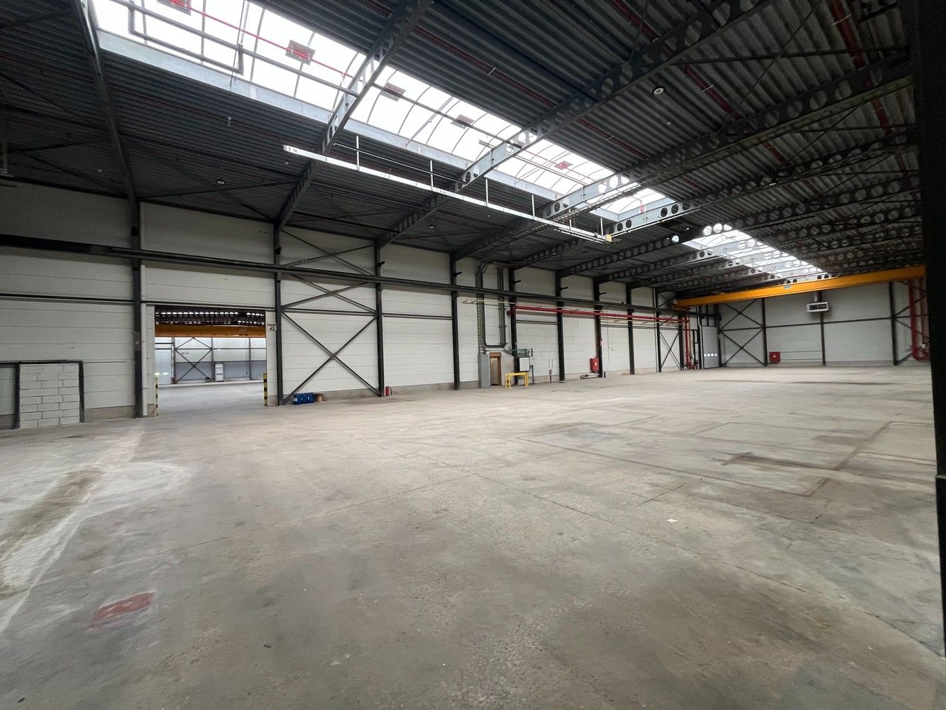 7012m² magazijn met luifel foto 7