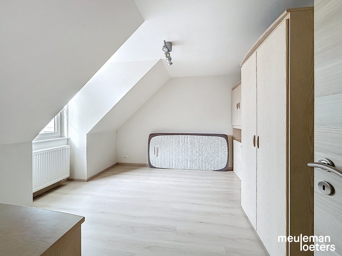 Lichtrijke halfopen woning in rustige verkaveling foto 10