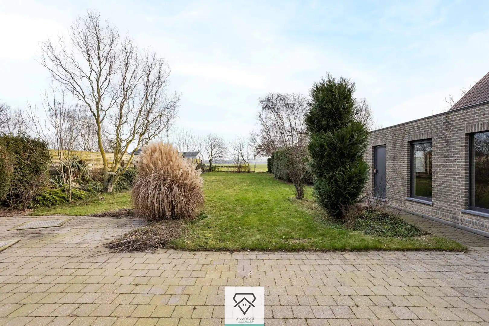 Moderne instapklare villa te koop met zonnige tuin foto 23