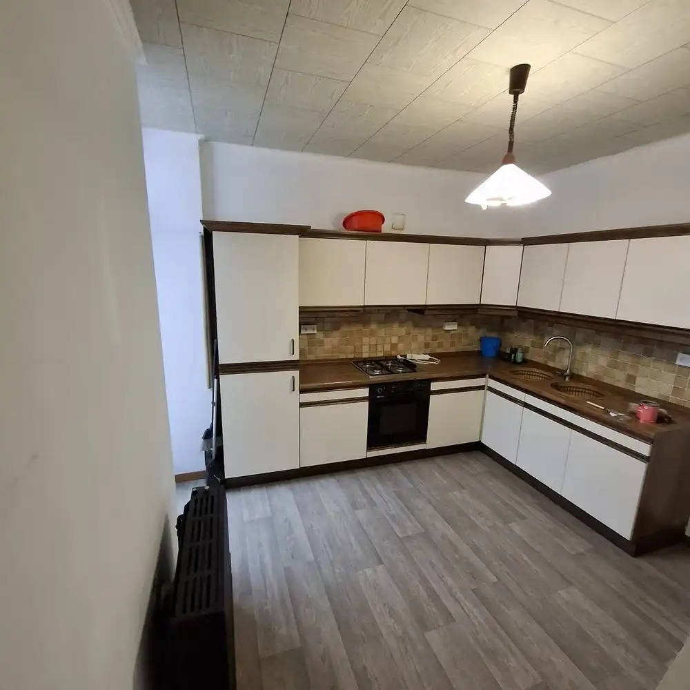 Lichtrijke hoekwoning in hartje Sint-Truiden foto 8