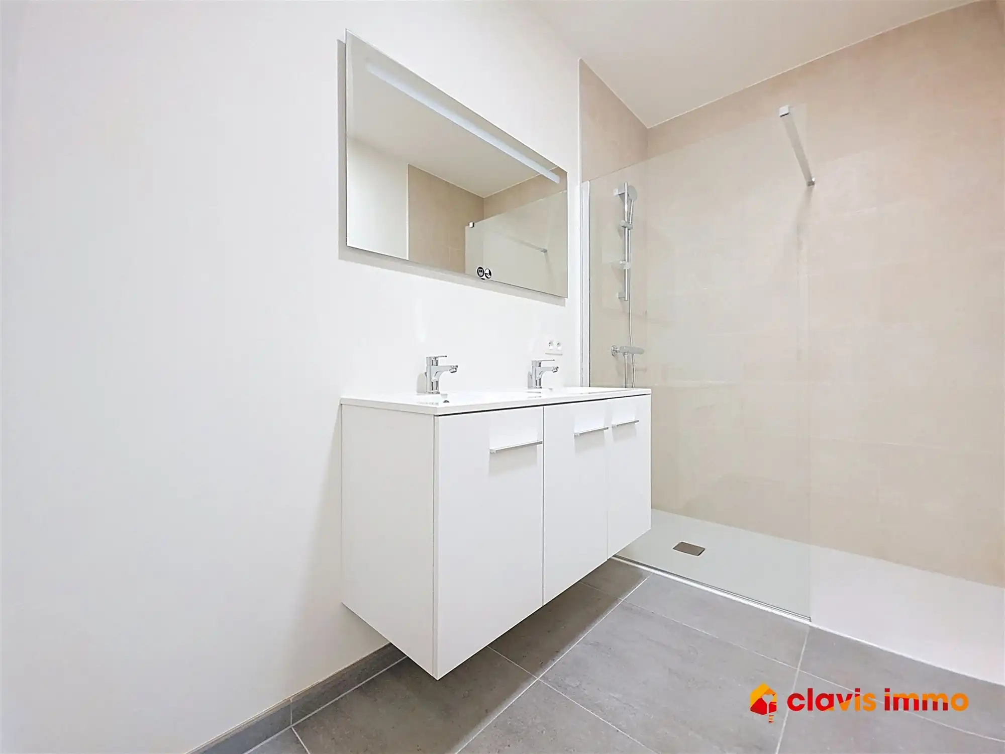 Appartement met terras en parking foto 12