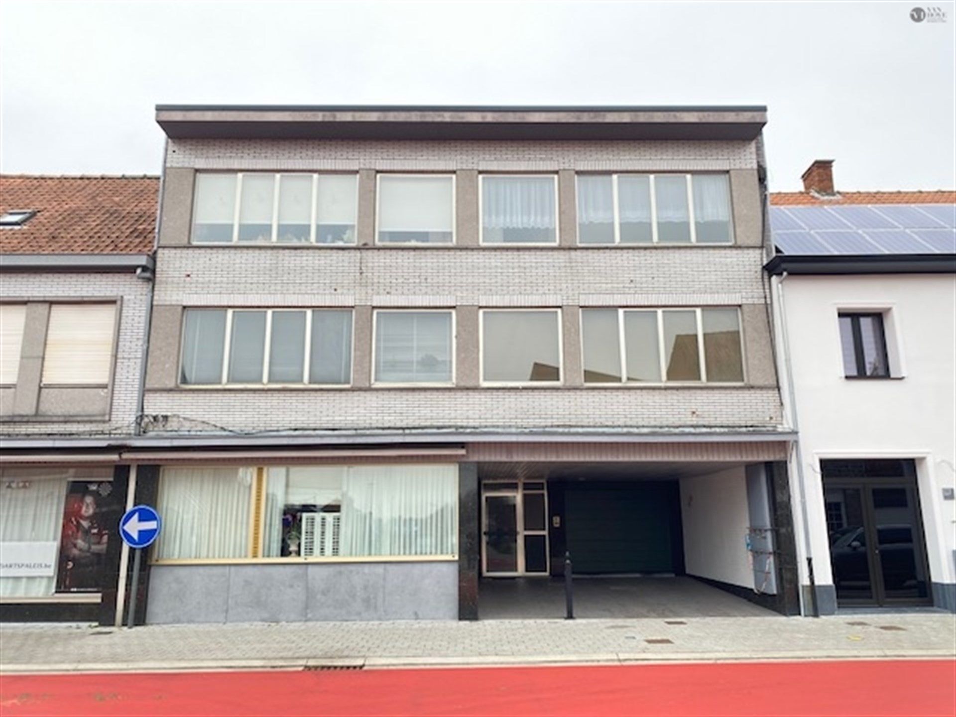 Magazijn van 140m² te centrum Stekene foto 2