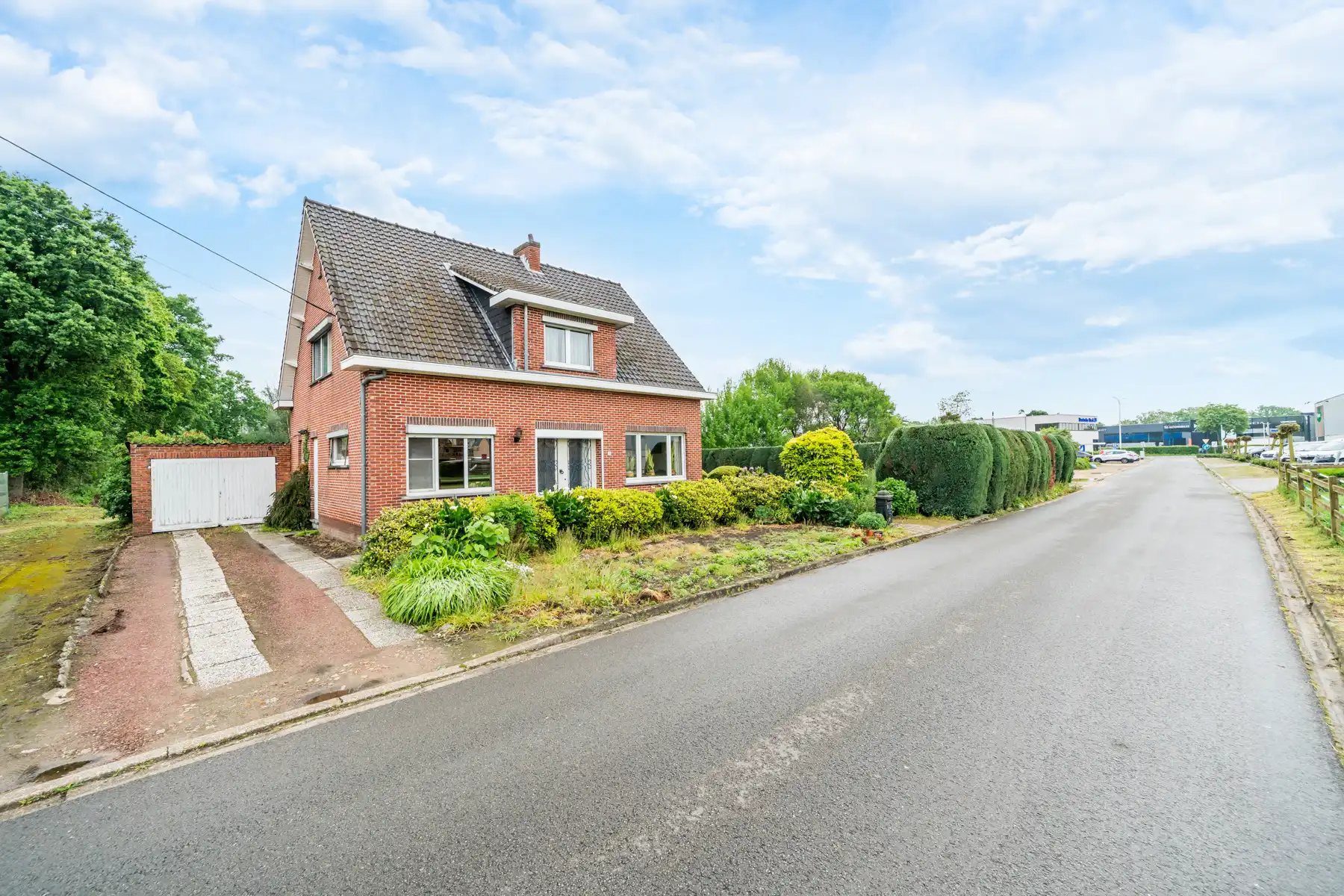 Karaktervolle jaren ’60 gezinswoning met een uitzonderlijk breed perceel (37m) en eindeloos potentieel op een toplocatie in Geel! foto 23