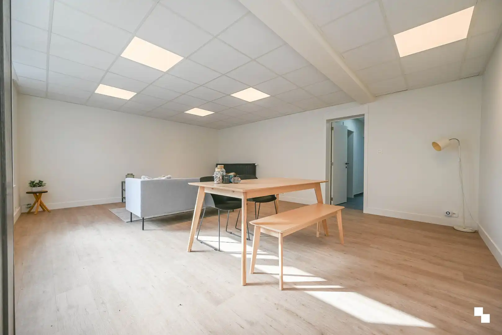 Gerenoveerde woning nabij centrum Izegem foto 3