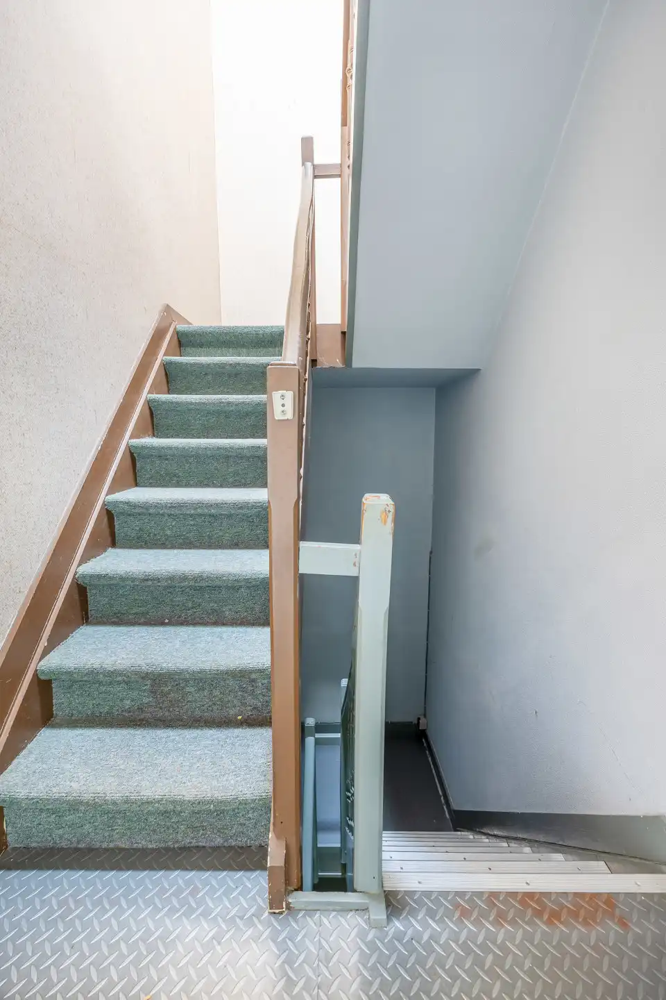 te renoveren woning met 3 ruime slaapkamers , garage en tuin foto 16