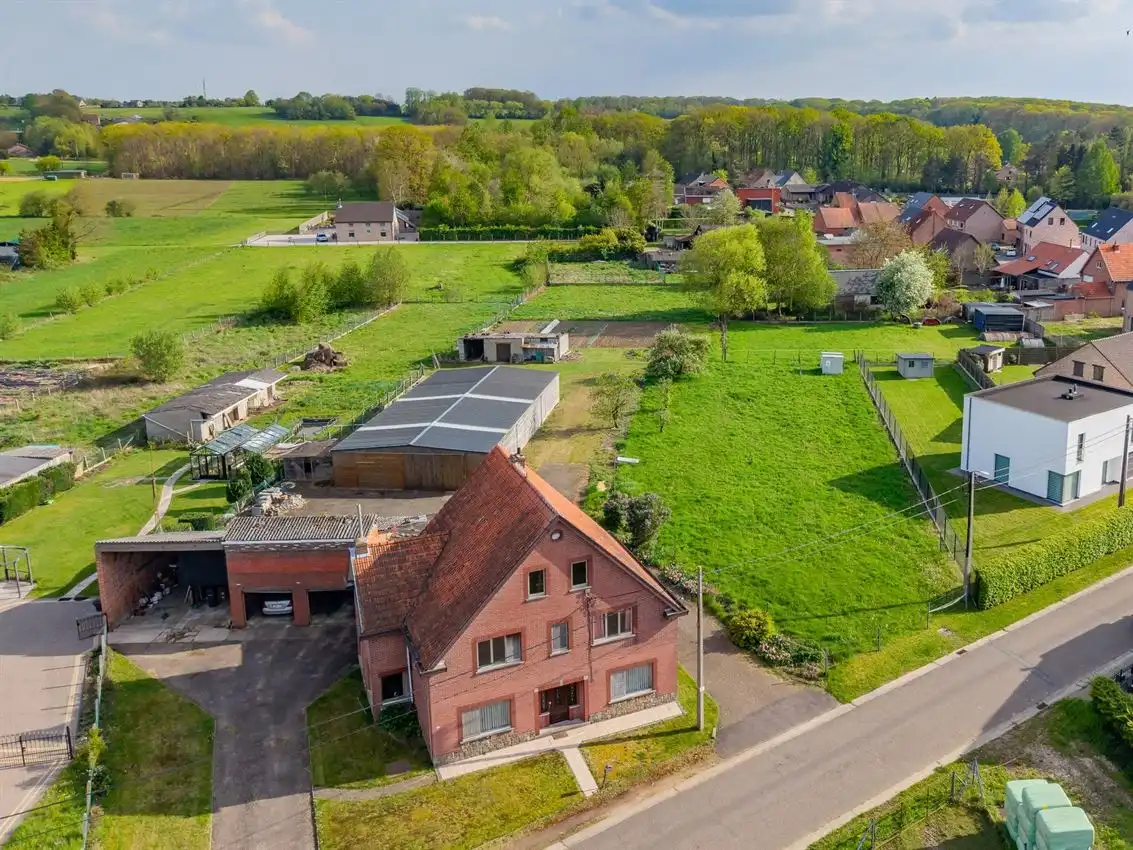 Te renoveren woning met ruimte, rust en potentieel foto 44