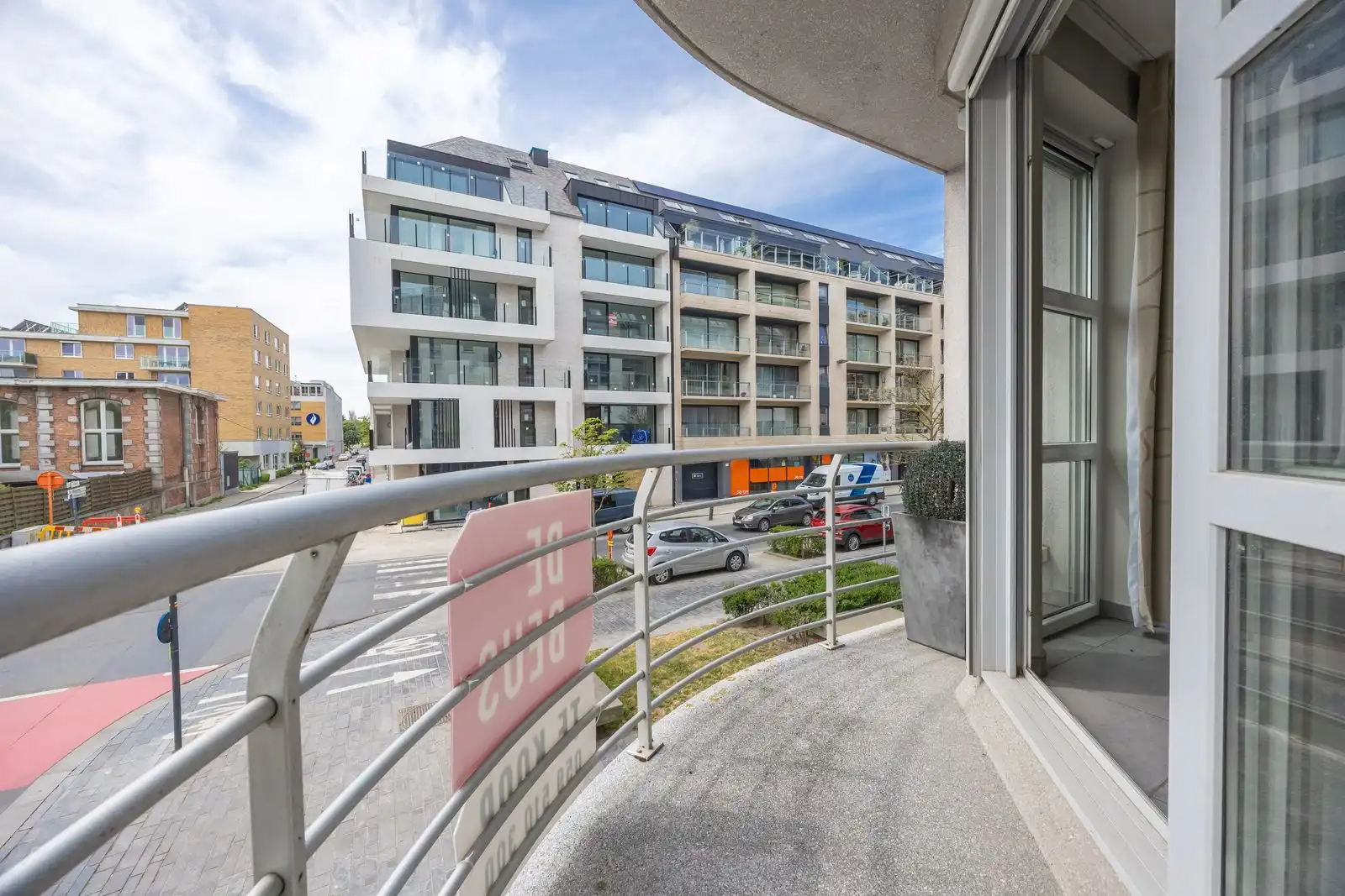 Ruim en instapklaar 3-slaapkamerappartement in hartje Oostende foto 3
